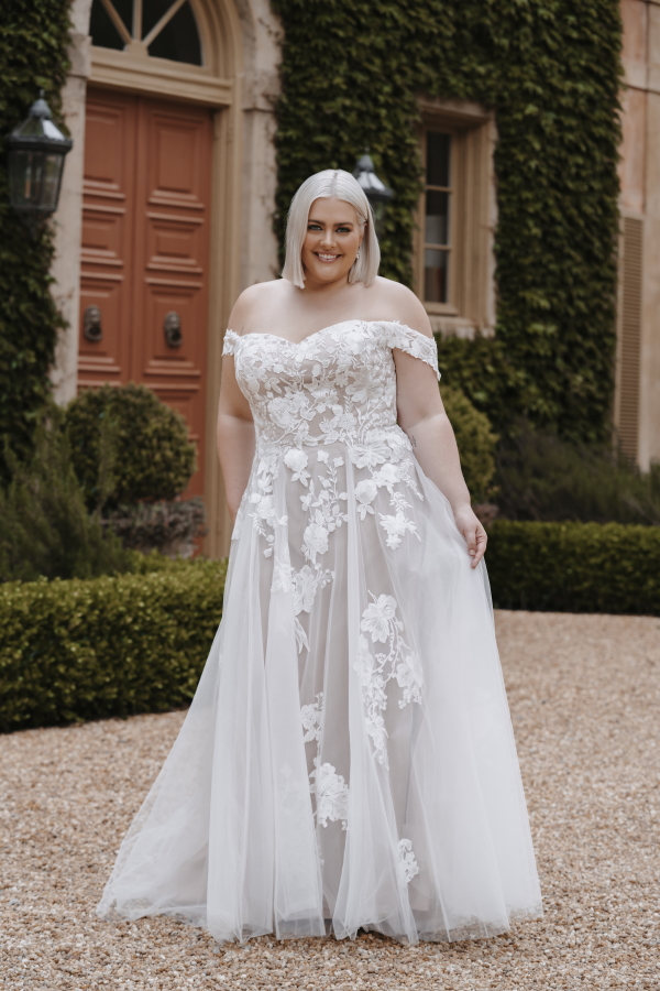 How To Choose The Right Wedding Dress For Your Body Type